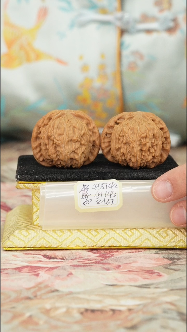 【闪购商品】文玩核桃把件白狮子