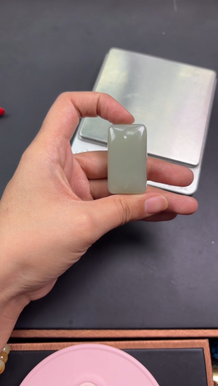 【闪购商品】和田玉吊坠(赠链)未镶嵌且末微色差近矿吊坠