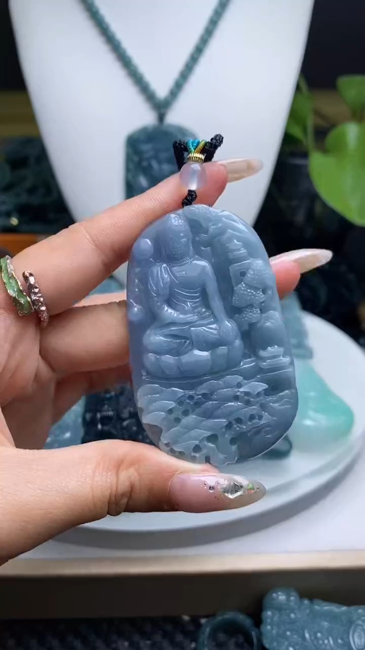 【闪购商品】翡翠未镶嵌颈饰           