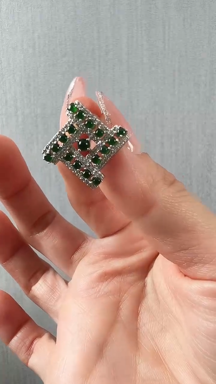 颈饰未镶嵌翡翠耳钉