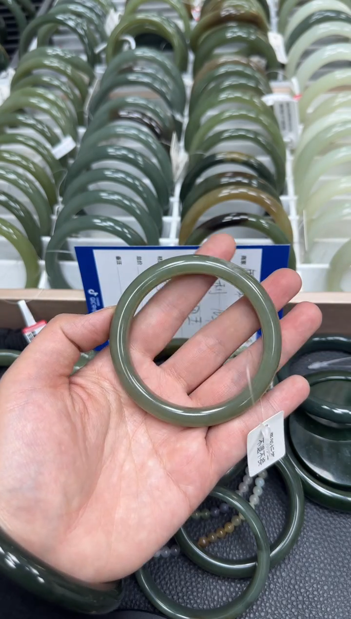 【闪购商品】和田玉手镯未镶嵌天然和田玉有天然结构