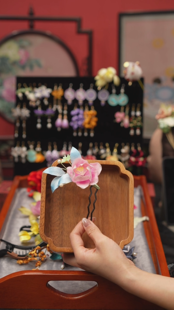 刺绣半**檬非遗绒花苏绣饰品