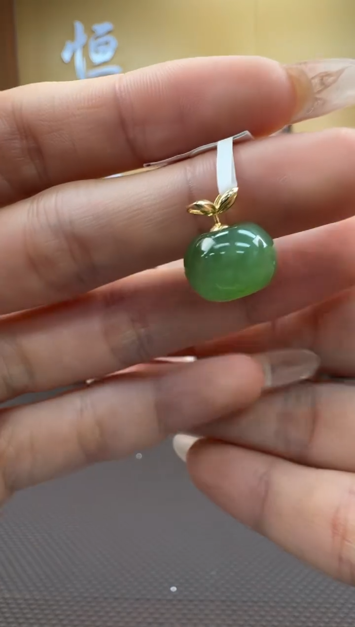 【闪购商品】和田玉挂件18K金镶嵌挂件