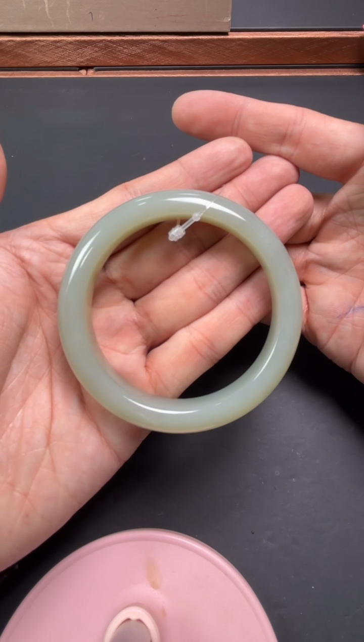 【闪购商品】和田玉手镯未镶嵌且末微色差近矿57+