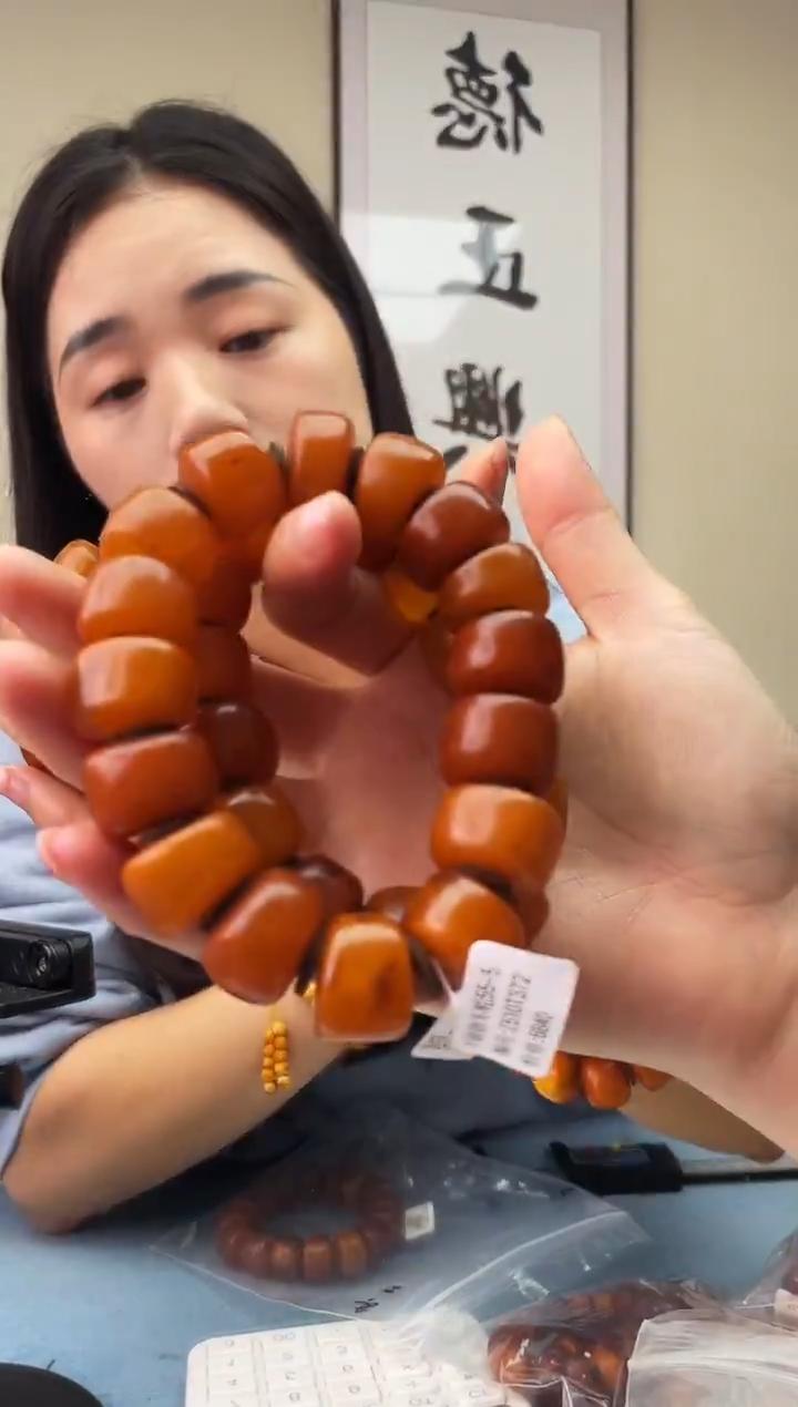 琥珀未镶嵌珠宝奇石T049 18微瑕植物珀假一罚十，多样性发一件