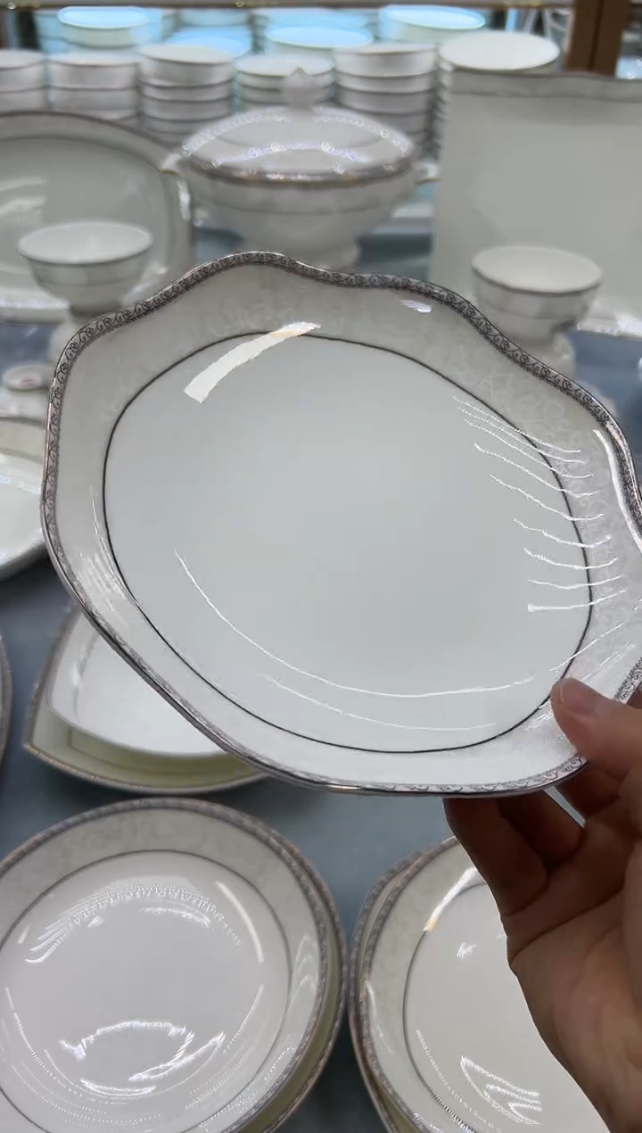 骨瓷玲珑8花2个    