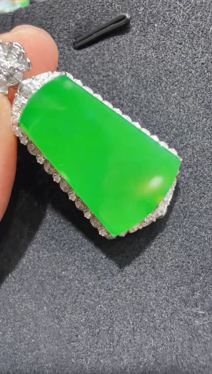 吊坠(不含链)18K金镶嵌翡翠多样性团购发一件