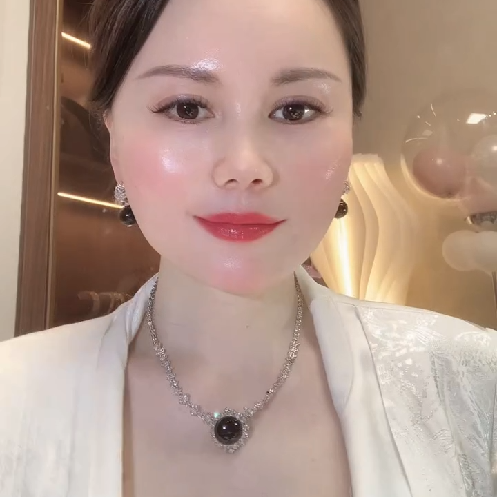 翡翠套链18K金镶嵌C96  总69800 订金9800 差6W