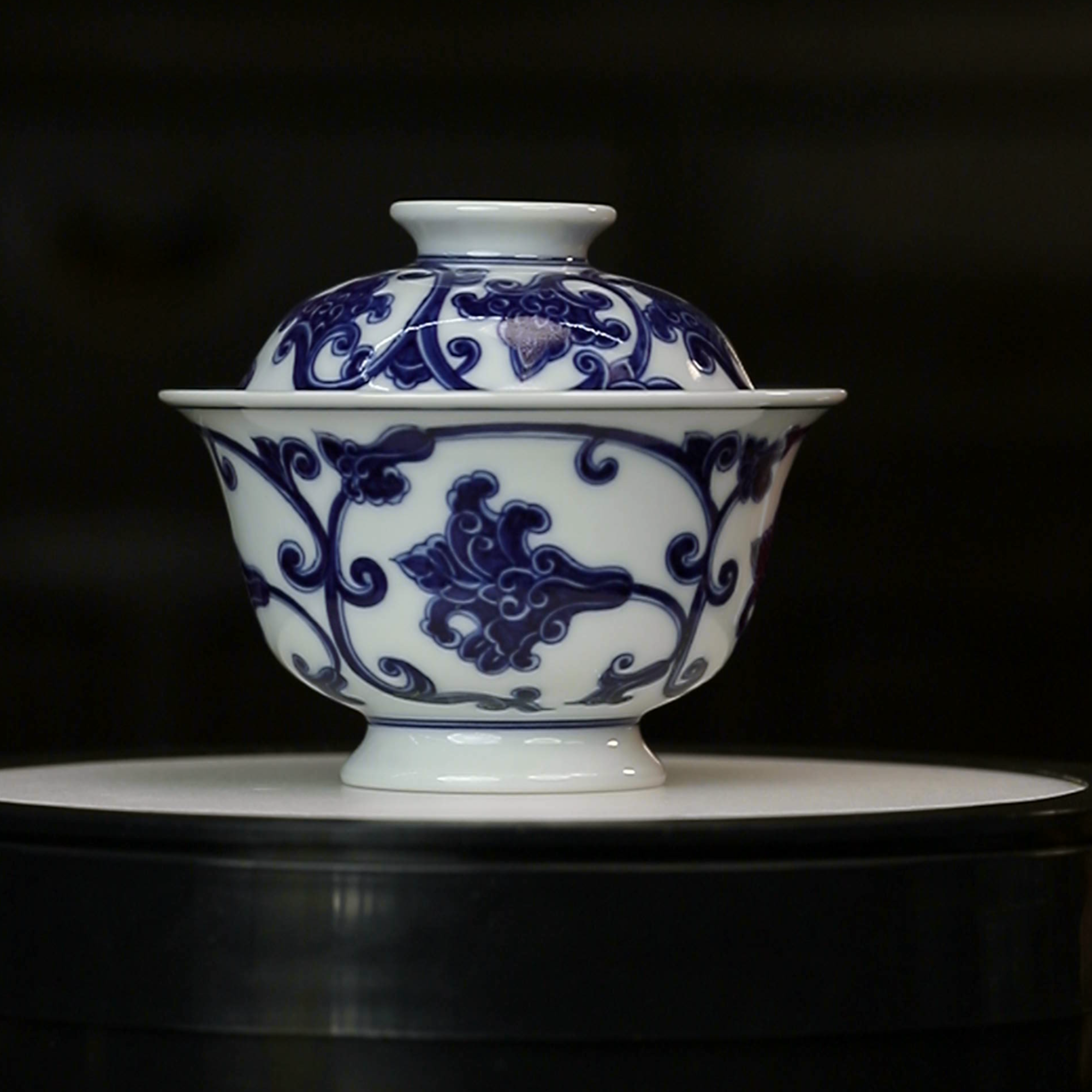 12.31a/M2B68/青花卷草纹盖碗