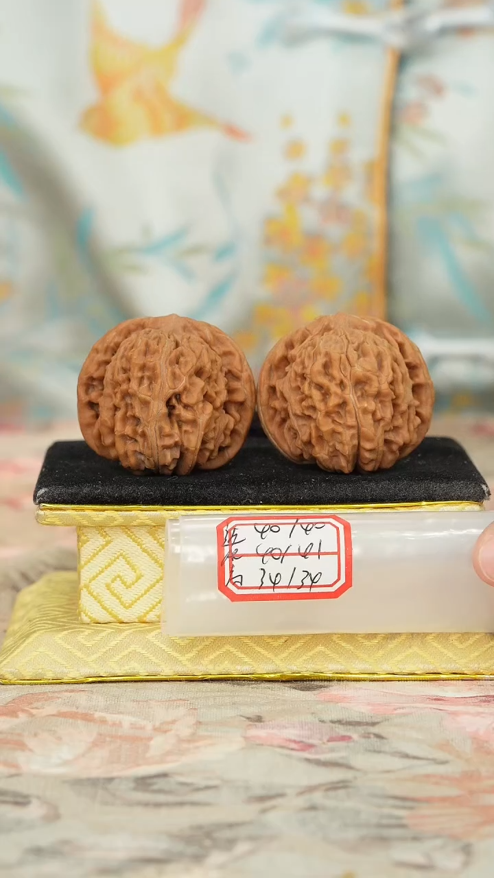 【闪购商品】文玩核桃把件老楼