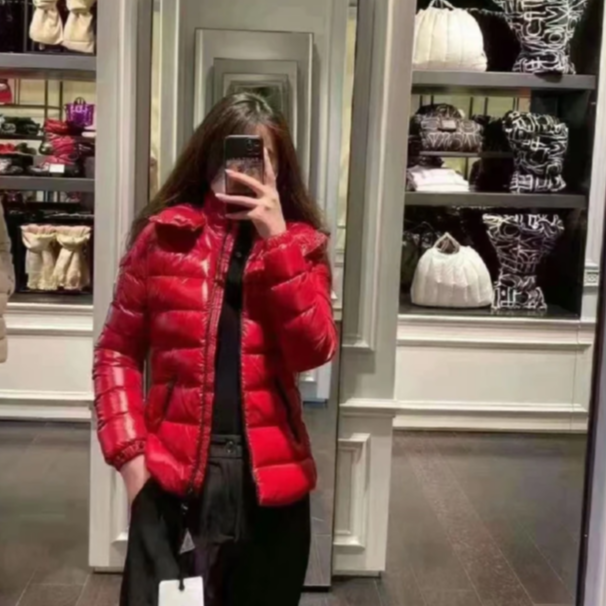 99新 MONCLER 汤/P205336241/ 红色 Bady 经典连帽 短款羽绒服