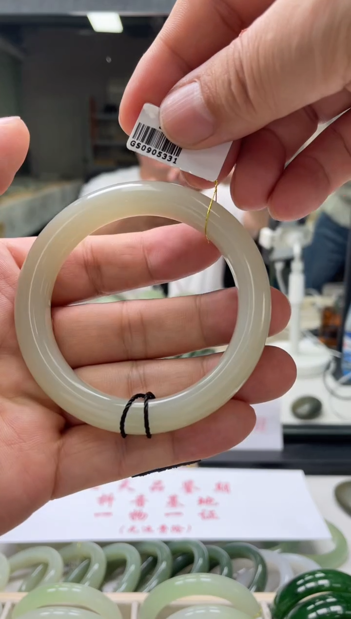 【闪购商品】和田玉手镯未镶嵌编码 5331圈口57-58