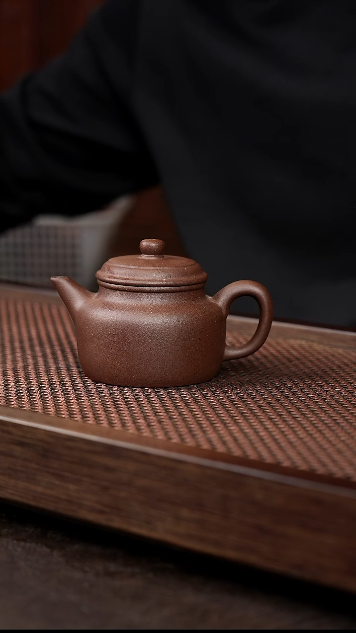茶壶紫砂紫泥剑流德中