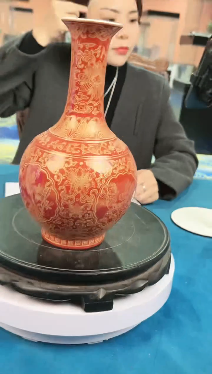 【闪购商品】陶瓷矾红描金瓶