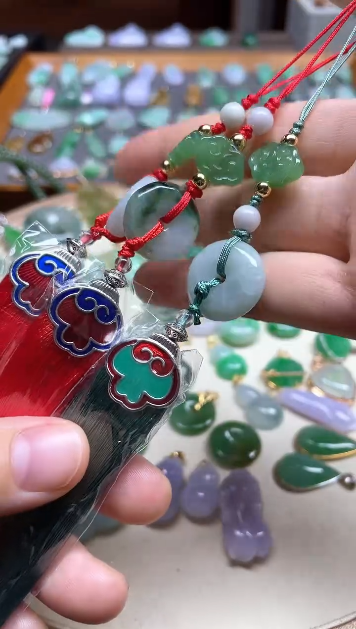 【闪购商品】翡翠颈饰未镶嵌平安扣多样性发其一