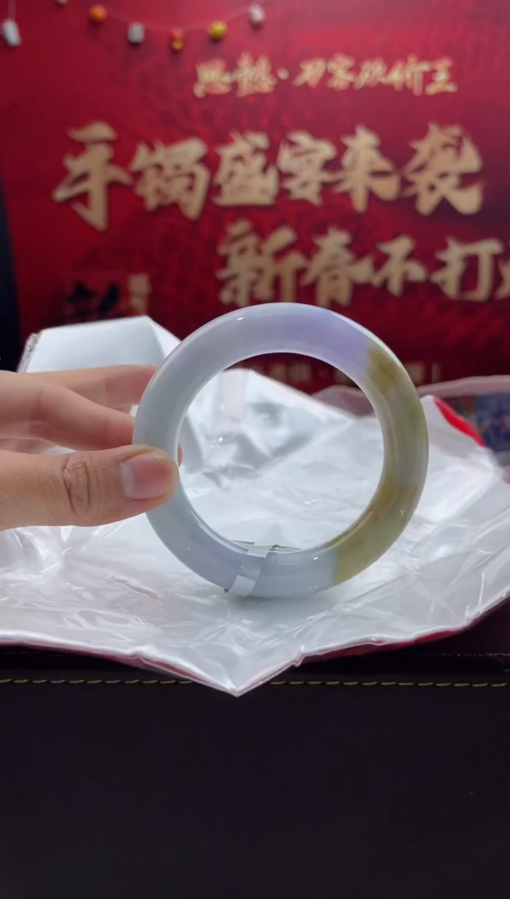 【闪购商品】翡翠手镯未镶嵌1翡翠手镯（微瑕）