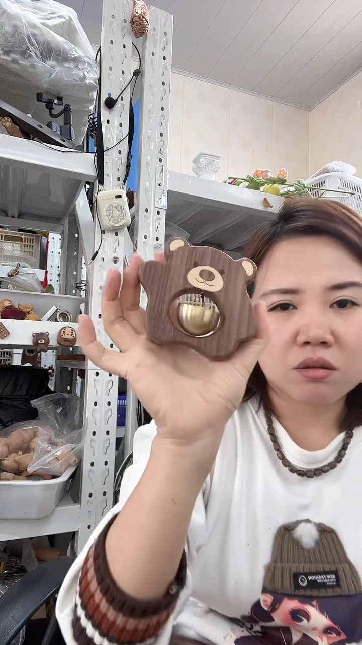 木小熊门铃 带气球