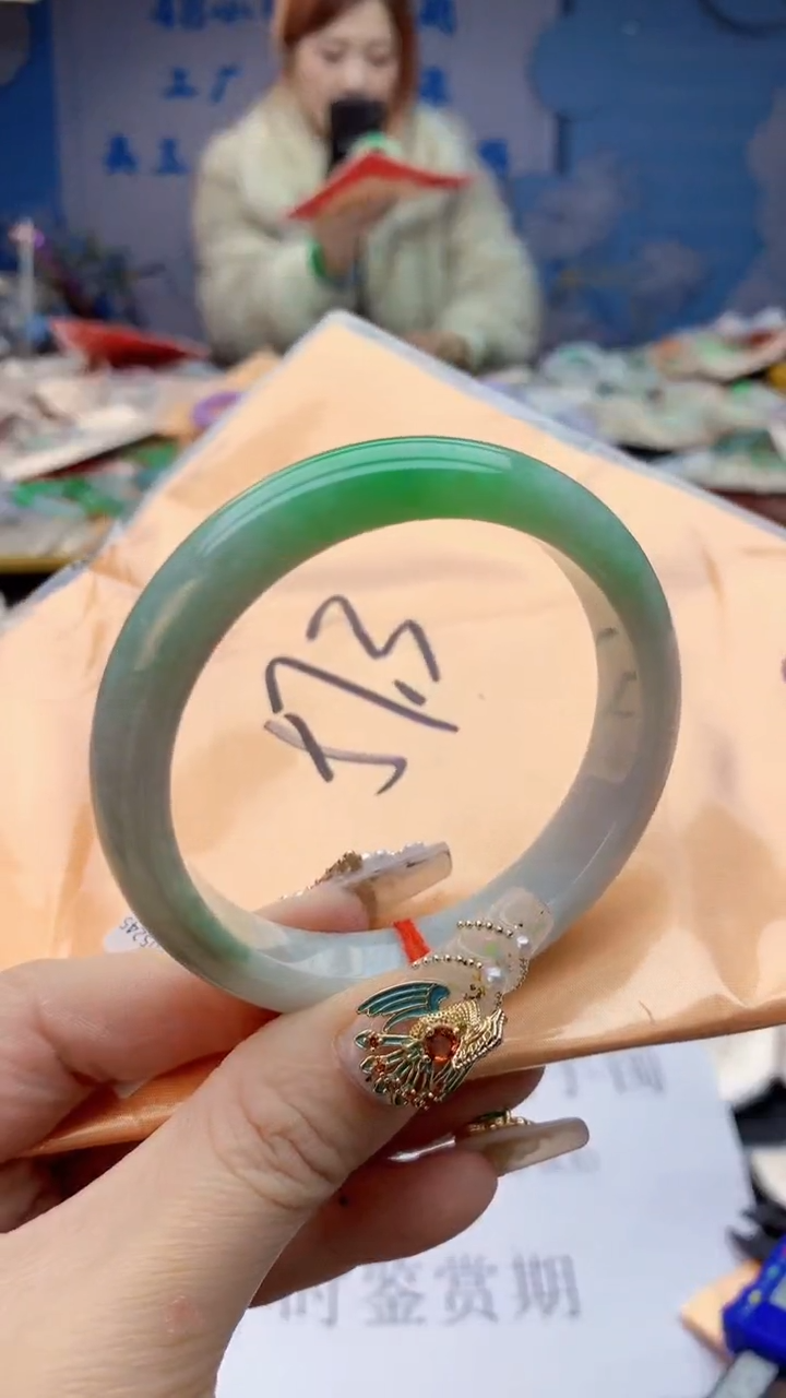 【闪购商品】翡翠手镯未镶嵌1001594531