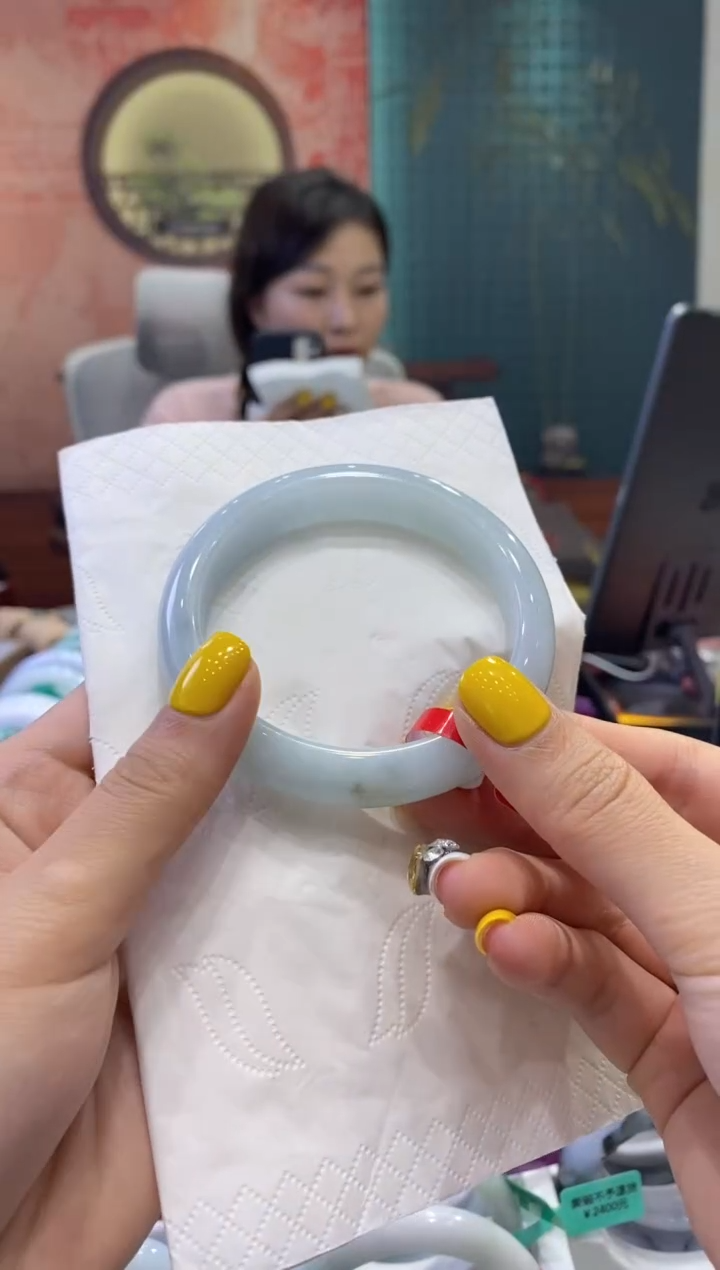 翡翠手镯未镶嵌多人19971