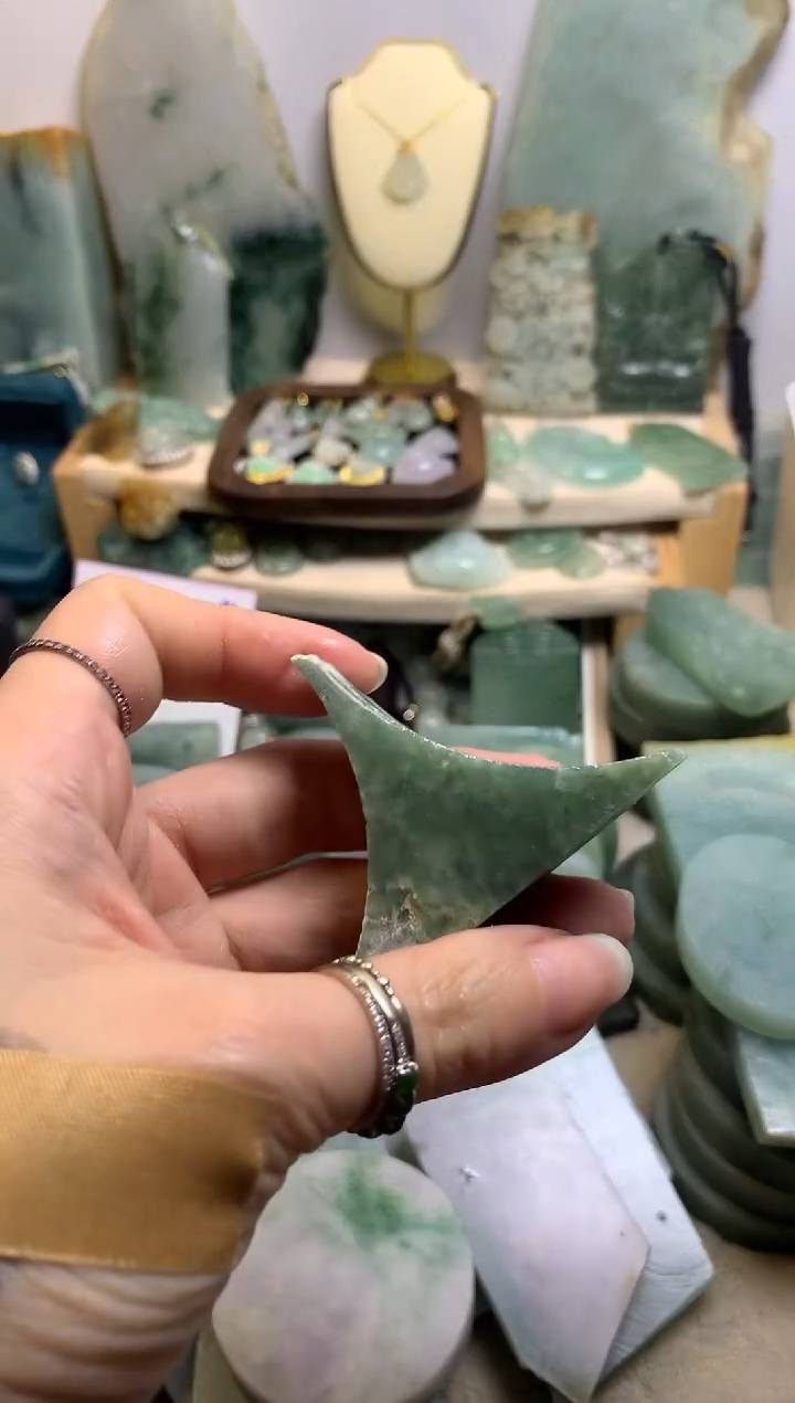 【闪购商品】翡翠挂件未镶嵌缅甸A货翡翠，没有运费险