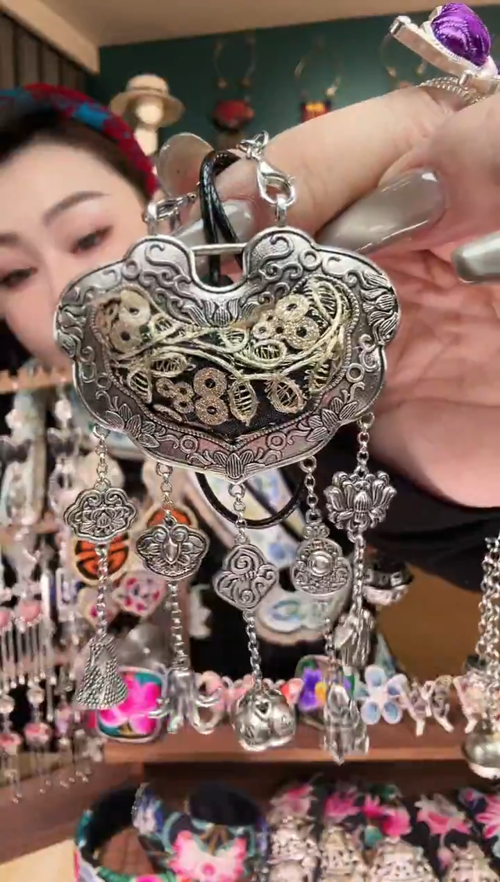 刺绣纯手工民族风刺绣吊坠