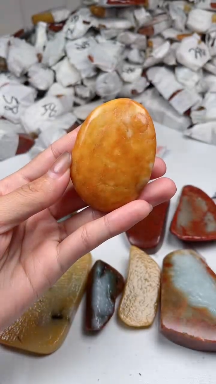 翡翠未镶嵌颈饰ឩ****࿐翡翠