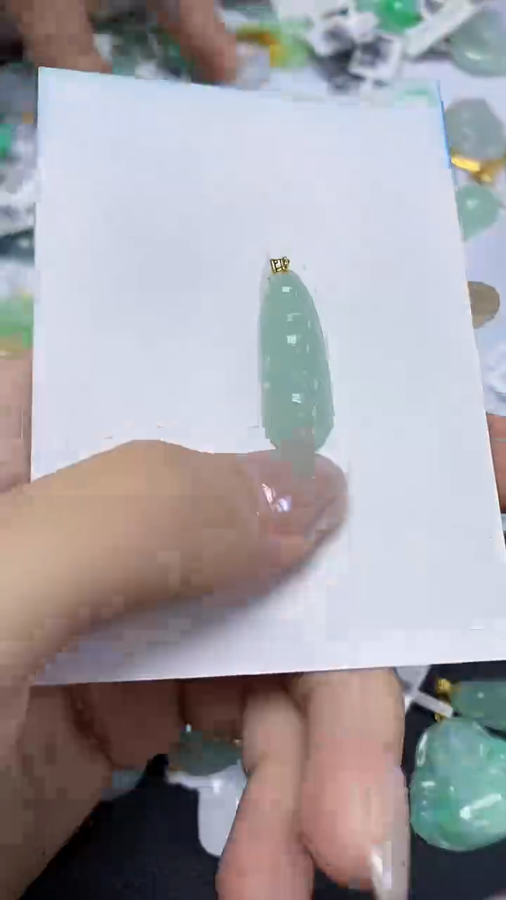 翡翠18K金镶嵌颈饰天然缅甸翡翠A货