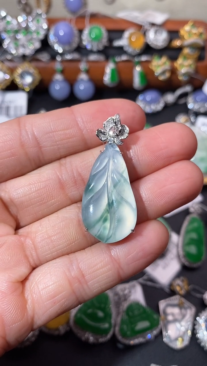 【闪购商品】翡翠颈饰18K金镶嵌吊坠