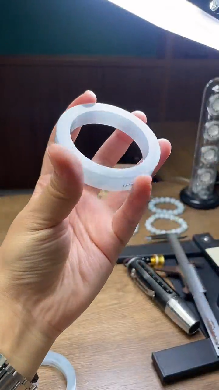 未镶嵌手镯定制翡翠吓*跳定制