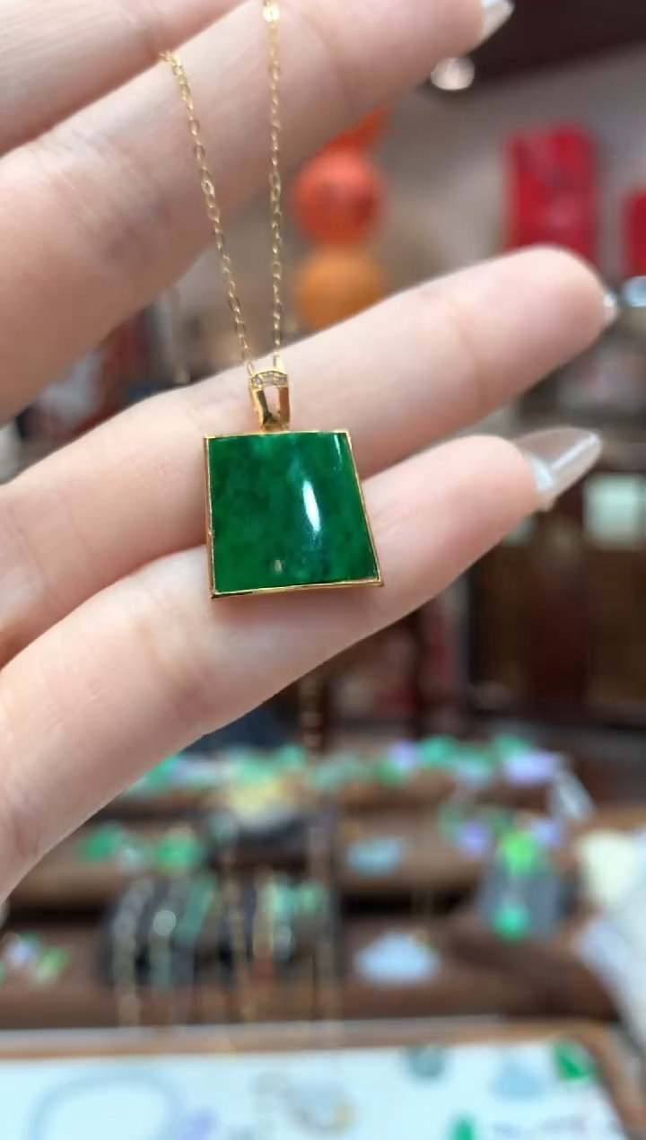 【闪购商品】翡翠套链18K金镶嵌无事牌