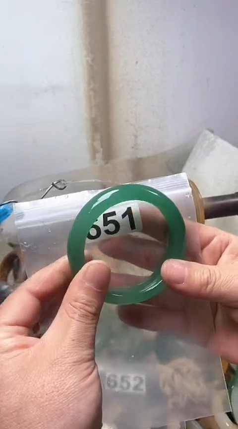 【闪购商品】石英质玉手镯未镶嵌60天然石纹矿点扣手介意勿拍