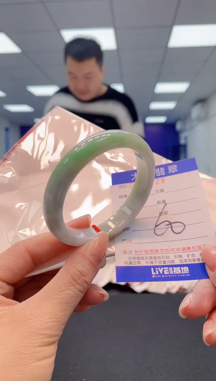 【闪购商品】翡翠手镯未镶嵌AAAAAAAAAA