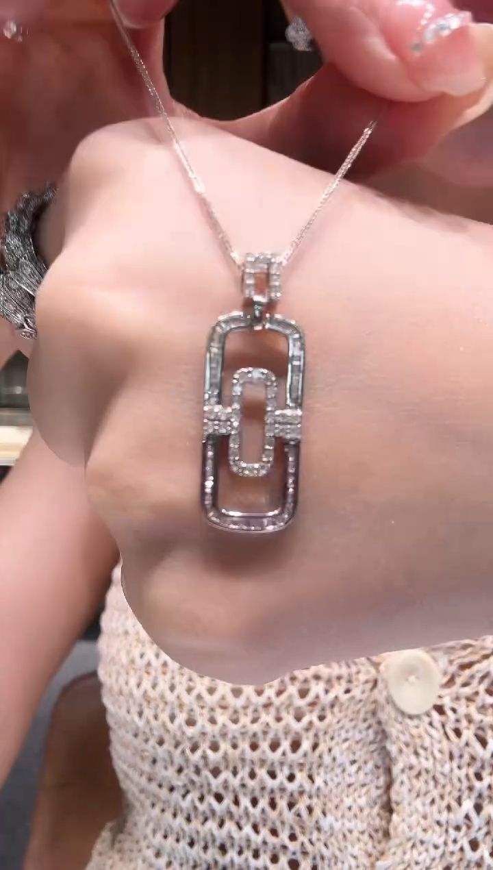 吊坠（不含链）18K金镶嵌钻石回形针