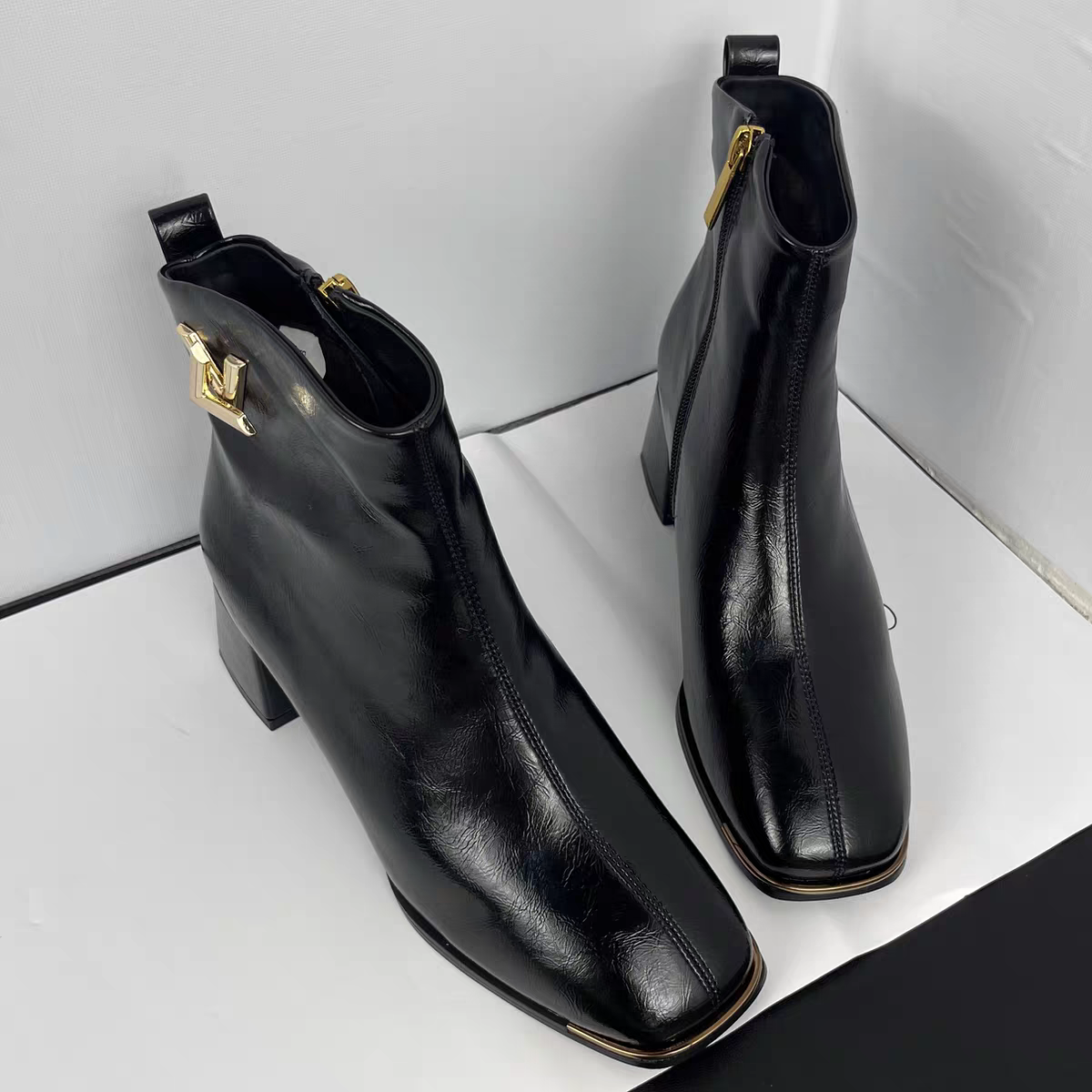 W5521法式气质女皮面粗跟靴秋冬新款时装靴