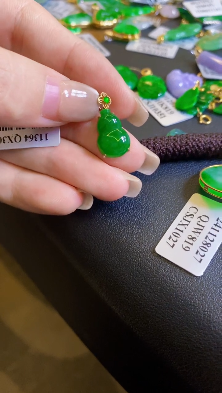 【闪购商品】翡翠颈饰18K金镶嵌葫芦