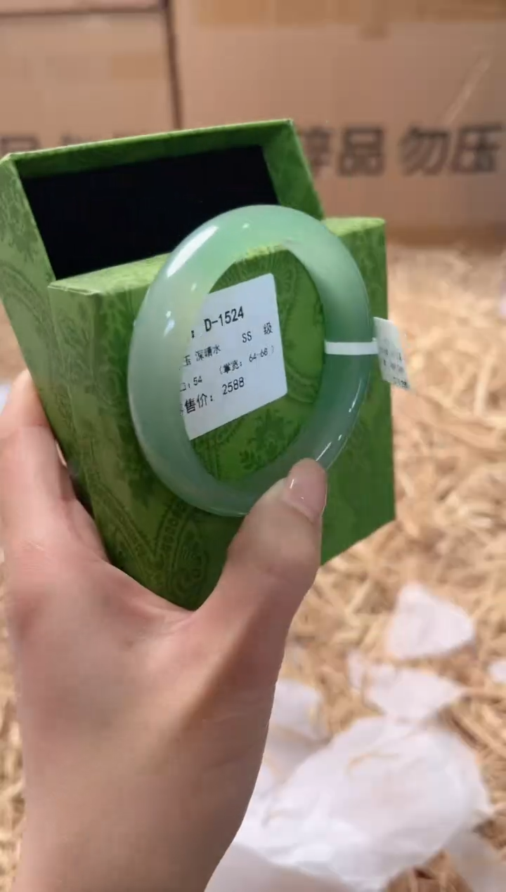未镶嵌手镯石英质玉D-1524