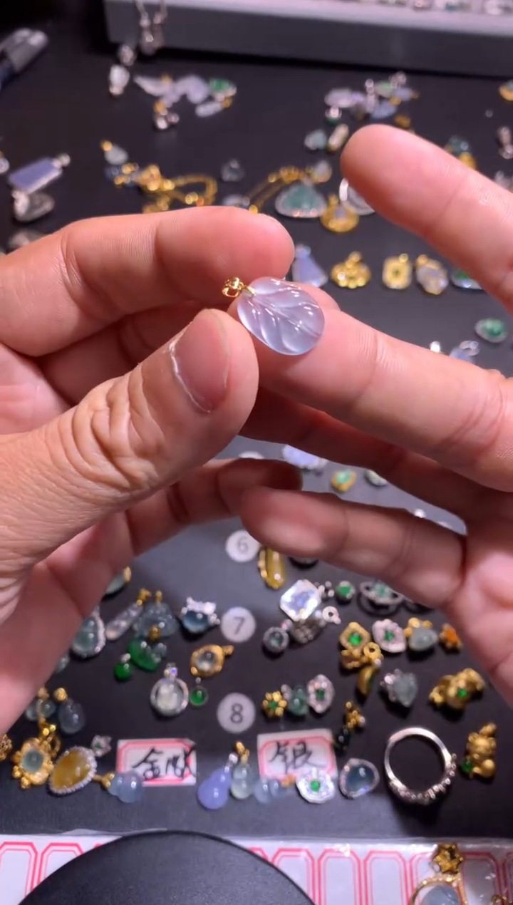 【闪购商品】翡翠吊坠(不含链)18K金镶嵌1