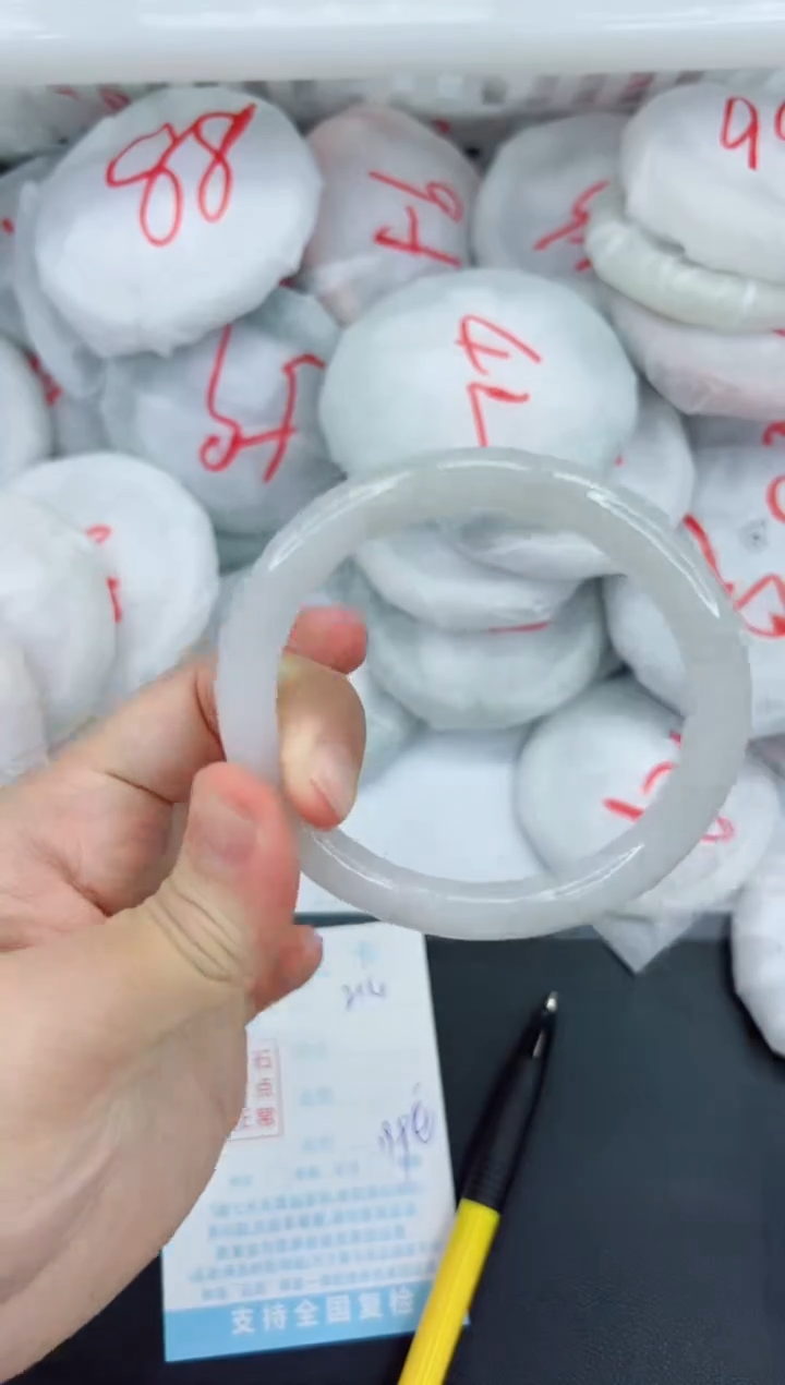 【闪购商品】石英质玉手镯未镶嵌214-60.6