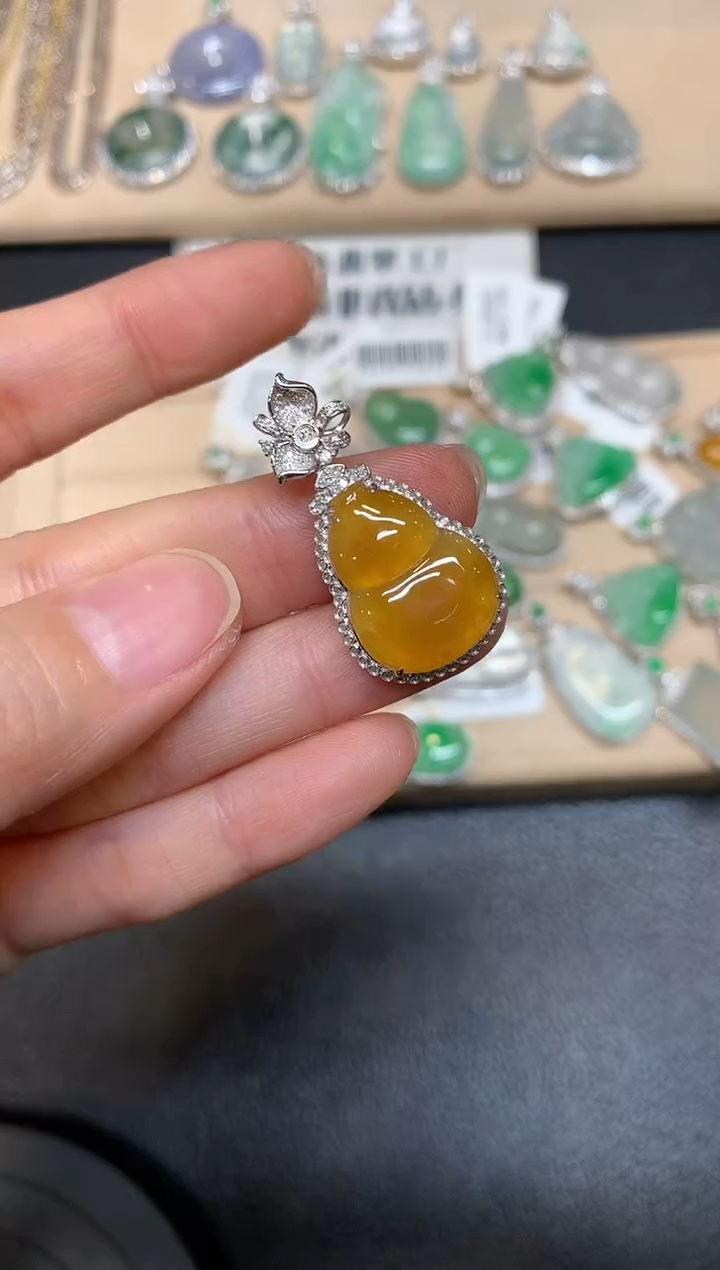 【闪购商品】翡翠颈饰18K金镶嵌葫芦【无服务费