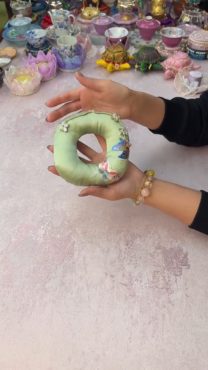 91绿色刺绣甜甜圈  