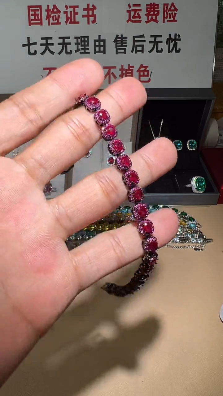 铂Pt950镶嵌手链红宝石230