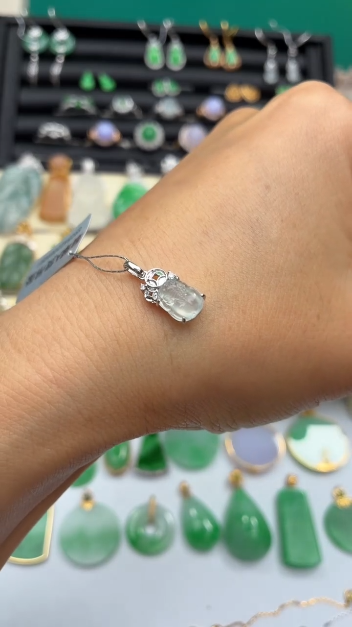 颈饰18K金镶嵌翡翠天然翡翠A货