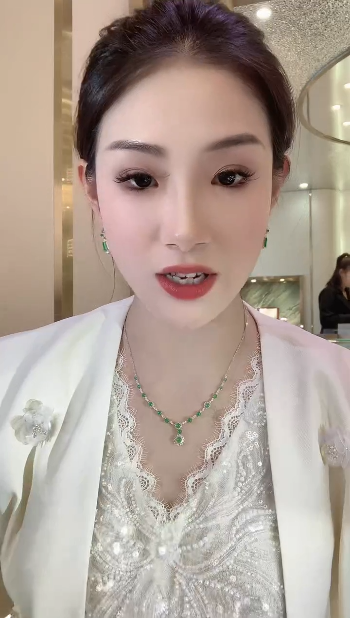 【闪购商品】翡翠套链18K金镶嵌A70翡翠