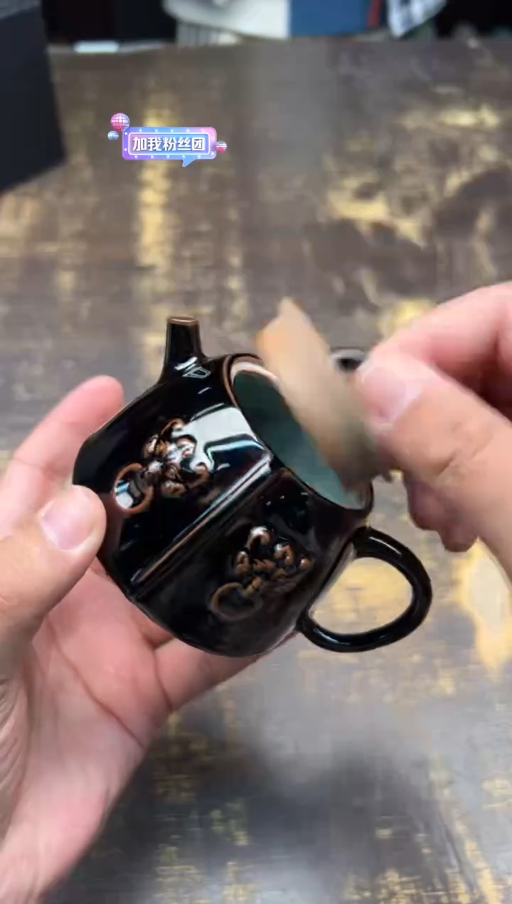 【闪购商品】/黄灿墨玉兽耳壶、