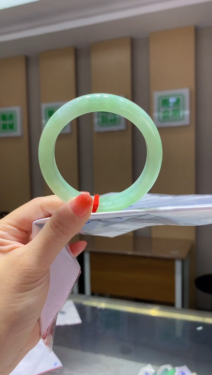 翡翠手镯未镶嵌-Q21 圈口59.6