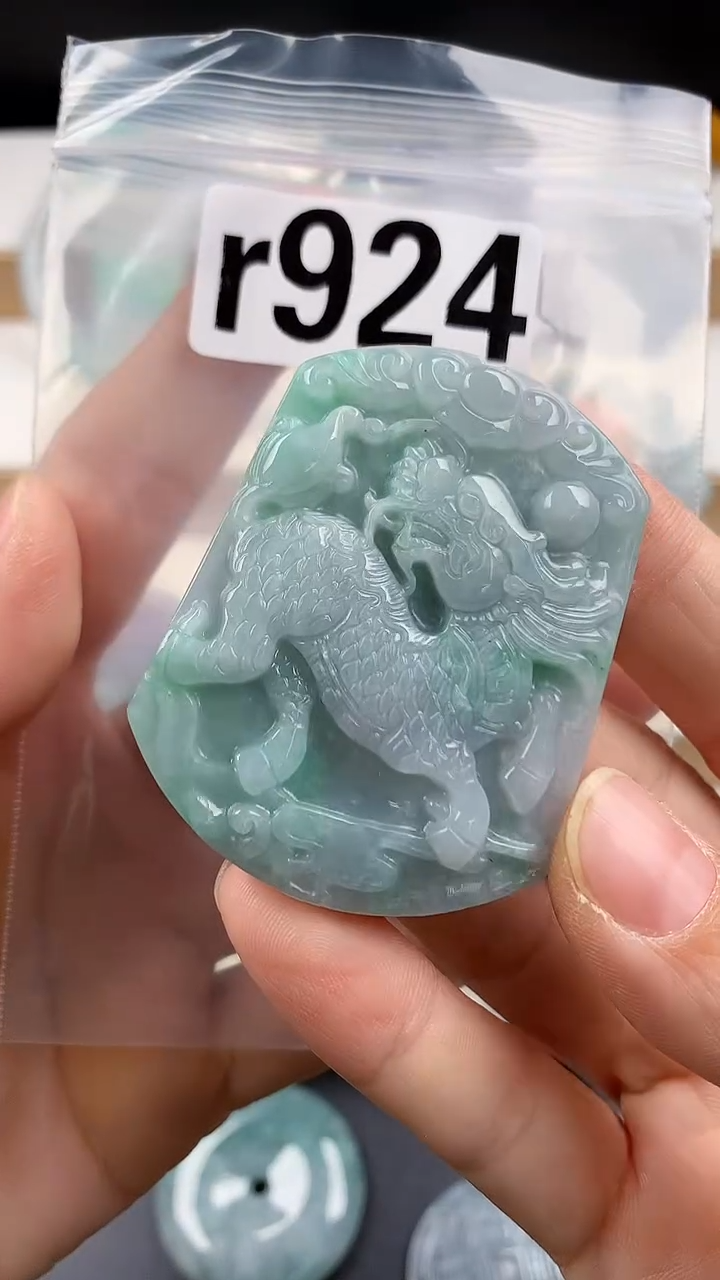 颈饰未镶嵌翡翠天然翡翠吊坠挂件