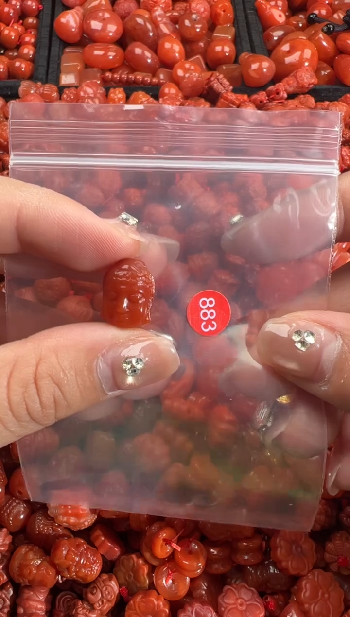 南红玛瑙未镶嵌颈饰1