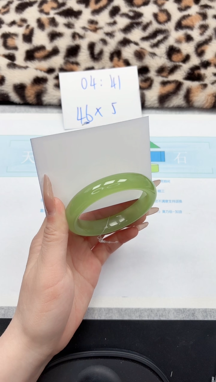 【闪购商品】石英质玉手镯未镶嵌9-58