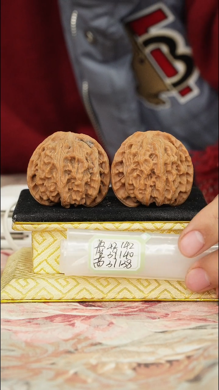 【闪购商品】文玩核桃把件苹果园