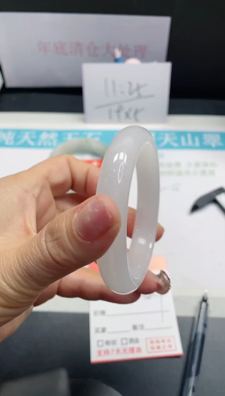【闪购商品】石英质玉手镯未镶嵌10
